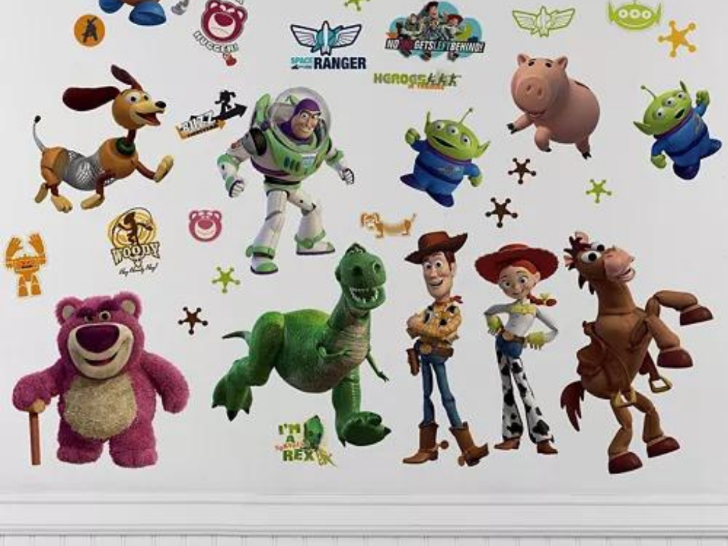 Svítící nálepky na stěnu s Disney motivem WOODY a kamarádi