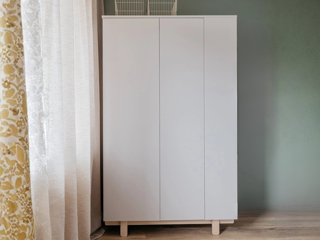 Designová šatní skříň s otevřeným regálem BASIC bílá (obrázek 3)