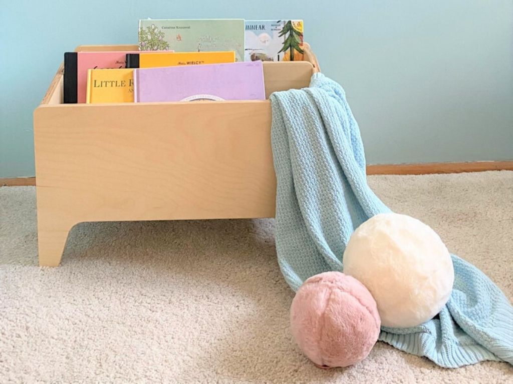 Dřevěný Montessori regál na knihy a hračky Zvolte barvu: Nelakovaná (obrázek 3)