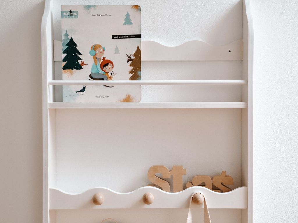 Dětský Montessori regál na knihy a hračky Zvolte barvu: Nelakovaná (obrázek 5)