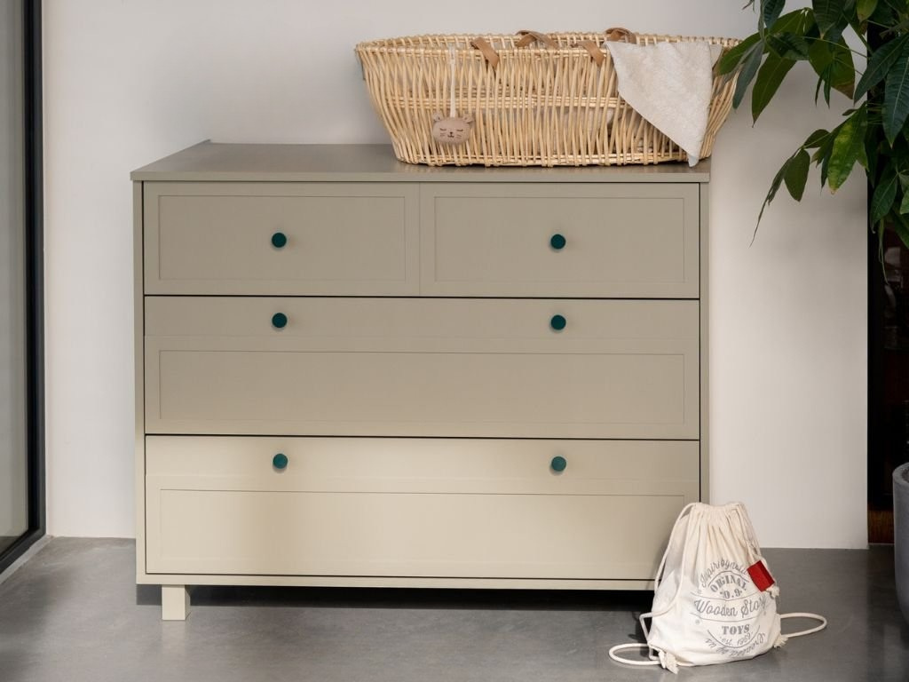 Úložná komoda do dětského pokoje VINTAGE se šuplíky eukalyptová