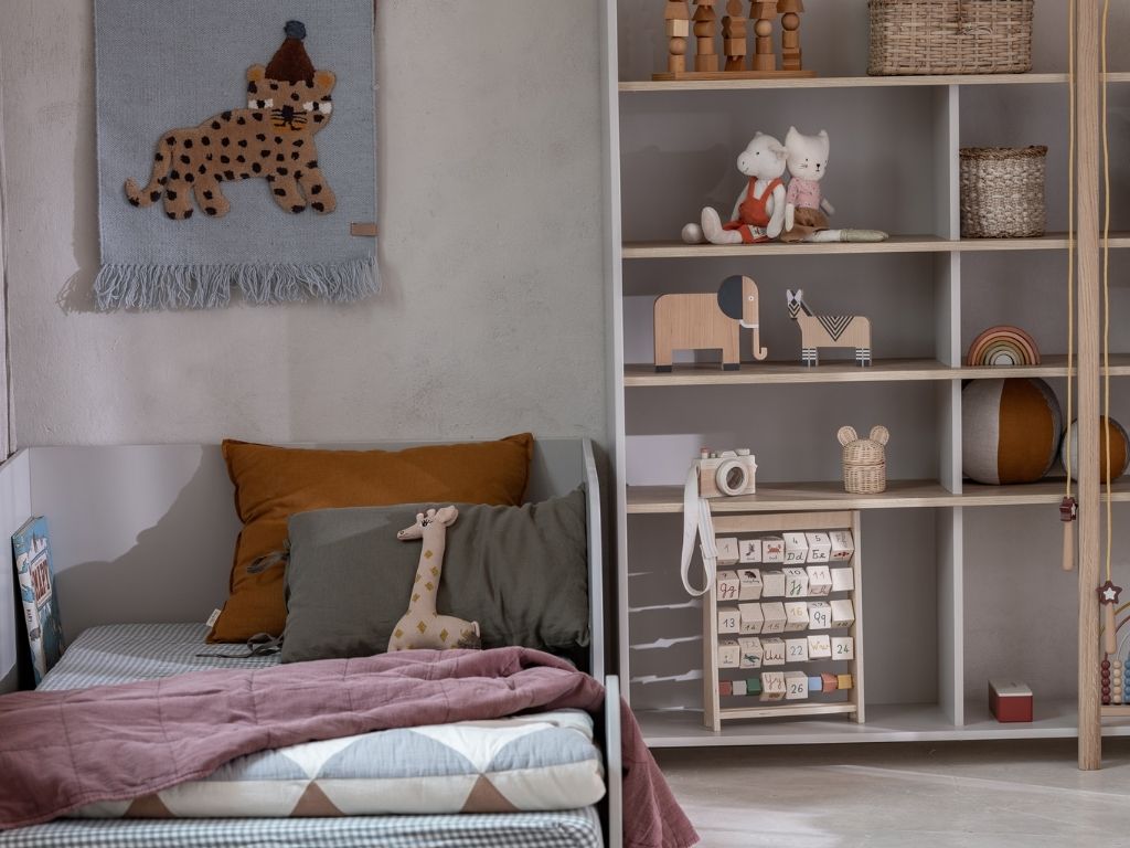 Designový regál s policemi BLOOM (obrázek 6)