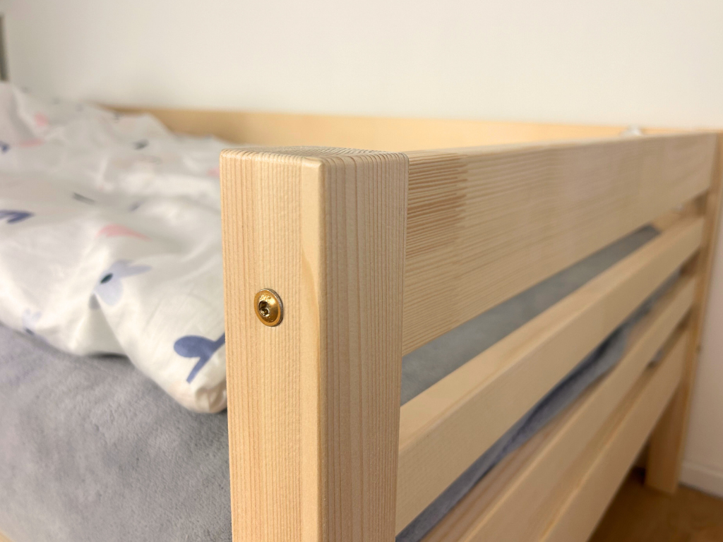 Benlemi Nízká dětská dřevěná postel TULY se zábranou Zvolte barvu: Nelakovaná, Zvolte rozměr: 80x160 cm, Zvolte zábranu: S otevřeným vstupem (obrázek 5)