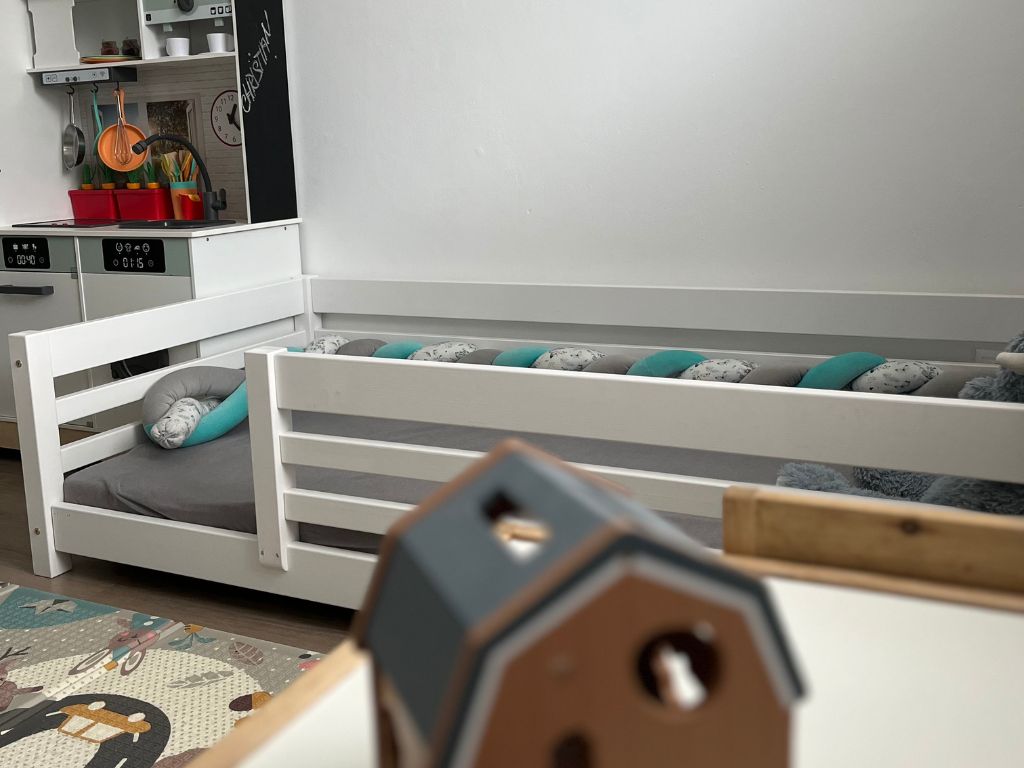 Benlemi Nízká dětská dřevěná postel TULY se zábranou Zvolte barvu: Nelakovaná, Zvolte rozměr: 80x160 cm, Zvolte zábranu: S otevřeným vstupem (obrázek 10)