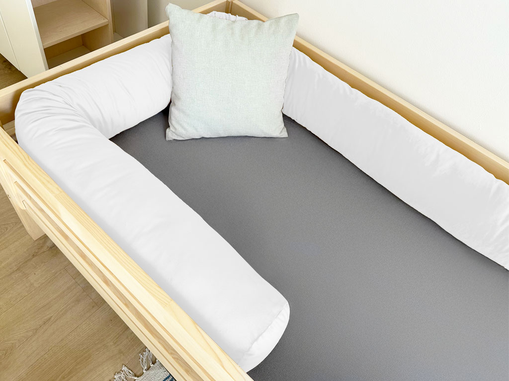 Levně Sametový mantinel do dětské postele ve tvaru válce Zvolte barvu: Bílá, Zvolte délku: 360 cm