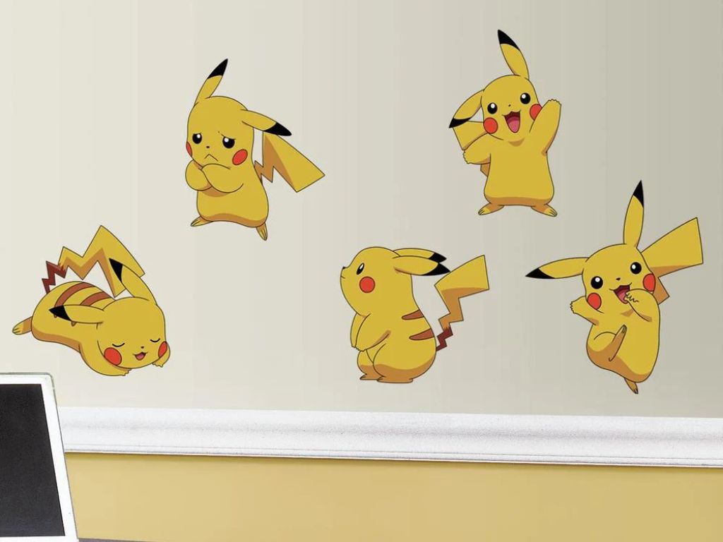 Levně Samolepka na zeď s motivem PIKACHU