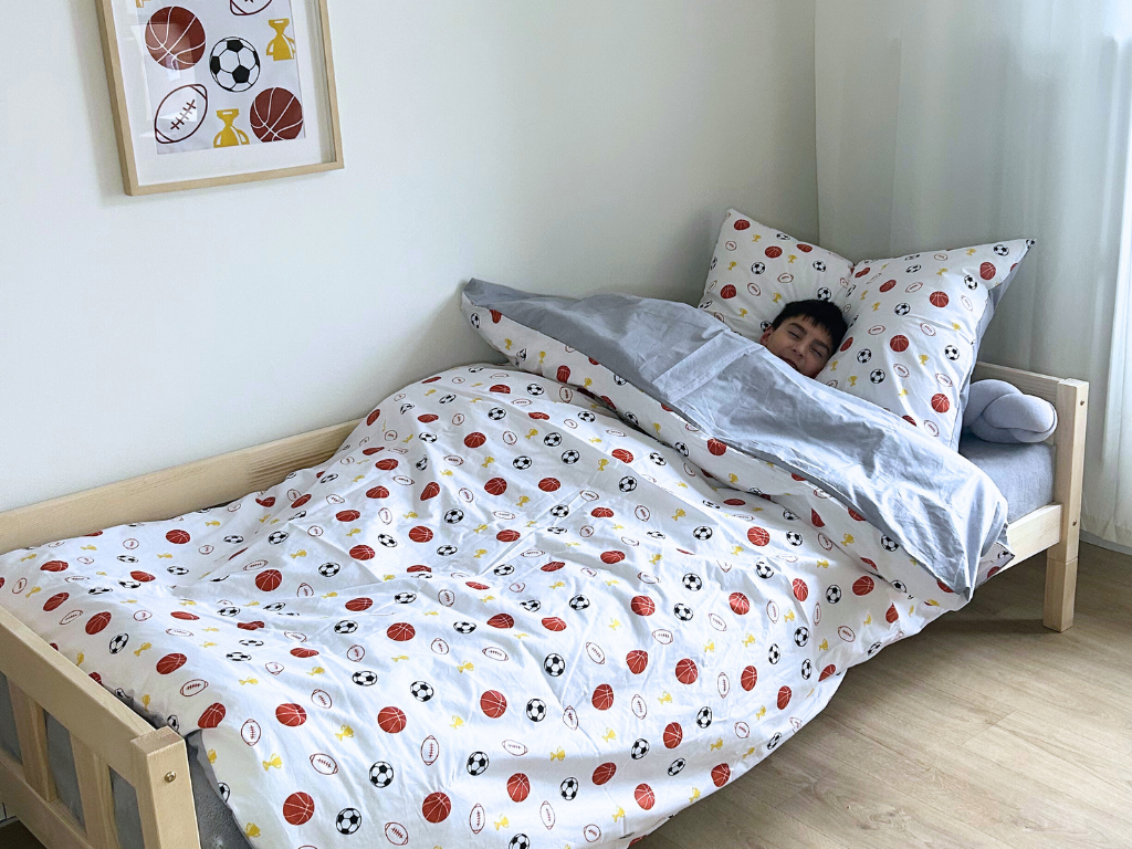 Benlemi Sada lůžkovin: bavlněné povlečení MÍČE + prostěradlo hořčicové jersey + chránič matrace Zvolte rozměr: 120 x 180 cm (obrázek 3)